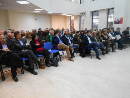 Στην πρώτη Συνάντηση Αυτοοργάνωσης της Α' Αθήνας του Κινήματος Δημοκρατών Σοσιαλιστών (αριστερά στη φωτό), 18/1/2015